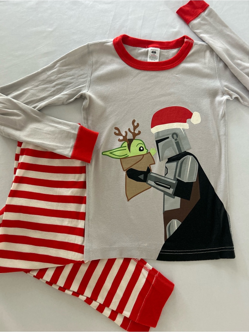150 Kids Holiday Mandalorian & Grogu Red-Trim Pajama Set EUC